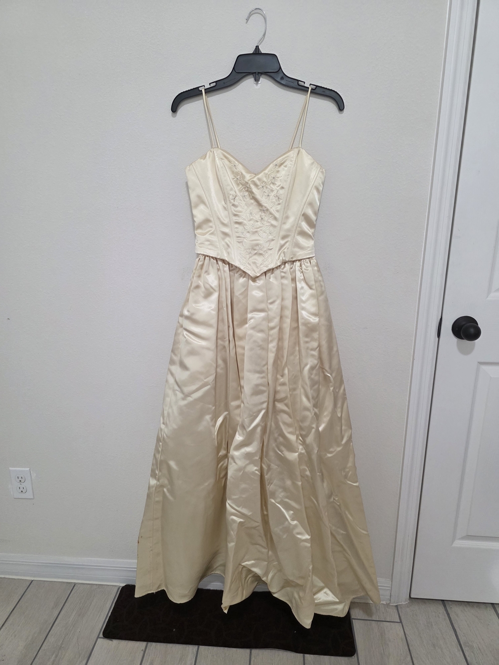 Vintage Jessica McClintock Creme Satin Spaghetti Strap Prom Gown